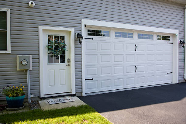24/7 Emergency Garage Door Panel Replacement experts in Chantilly, VA